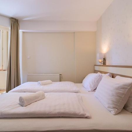 Villa Marina Inn Siofok Bagian luar foto